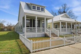 Building Photo - 254 Caillavet St