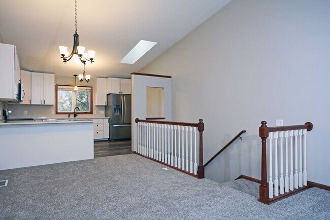 Foto del edificio - AVAILABLE July 1! Completely Renovated mus...