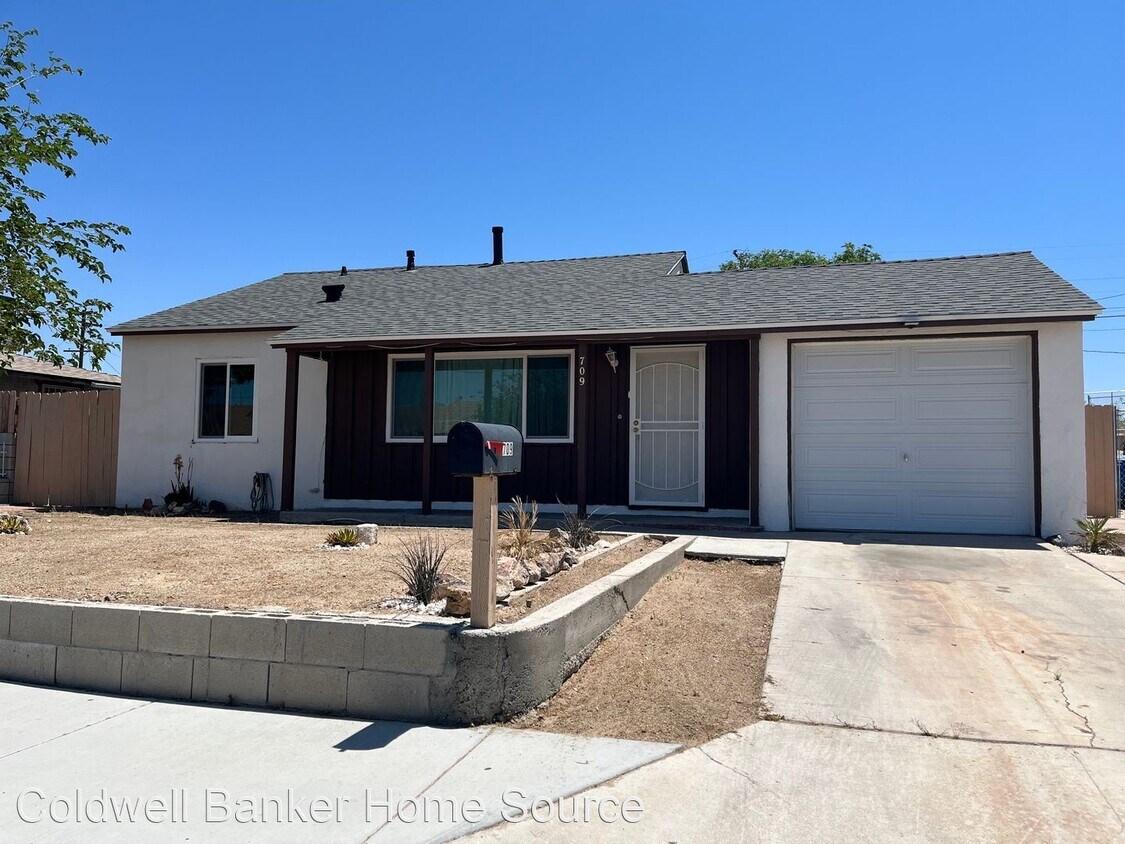 Primary Photo - 3 br, 2 bath House - 709 Caliente Dr.