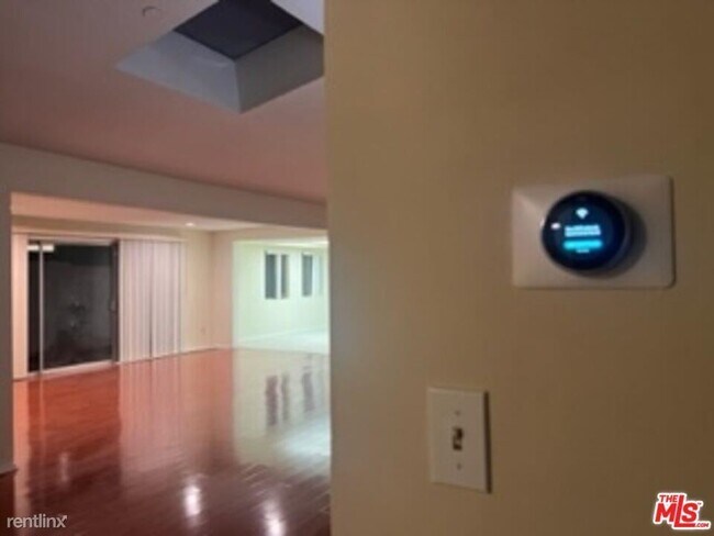 Foto del edificio - 6 br, 3 bath House - 5041 Greenbush Ave