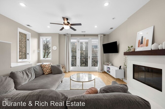 Building Photo - 2 br, 2 bath House - 1022 N. Marshfield Av...