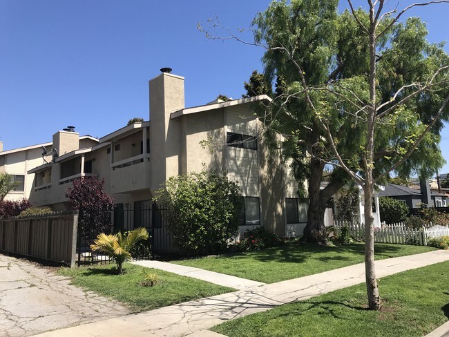 Building Photo - 2320 Penmar Ave