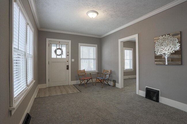 Building Photo - 2028 7th Ave