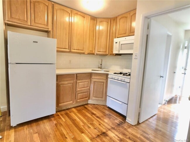 Building Photo - 553 Palmer Ave