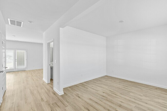 Building Photo - 2000 Gadwall Dr