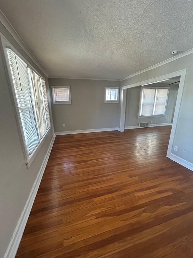 Foto del edificio - Spacious 4 Bed, 2 Bath Home in Prime Rockhill/Plaza Area Location