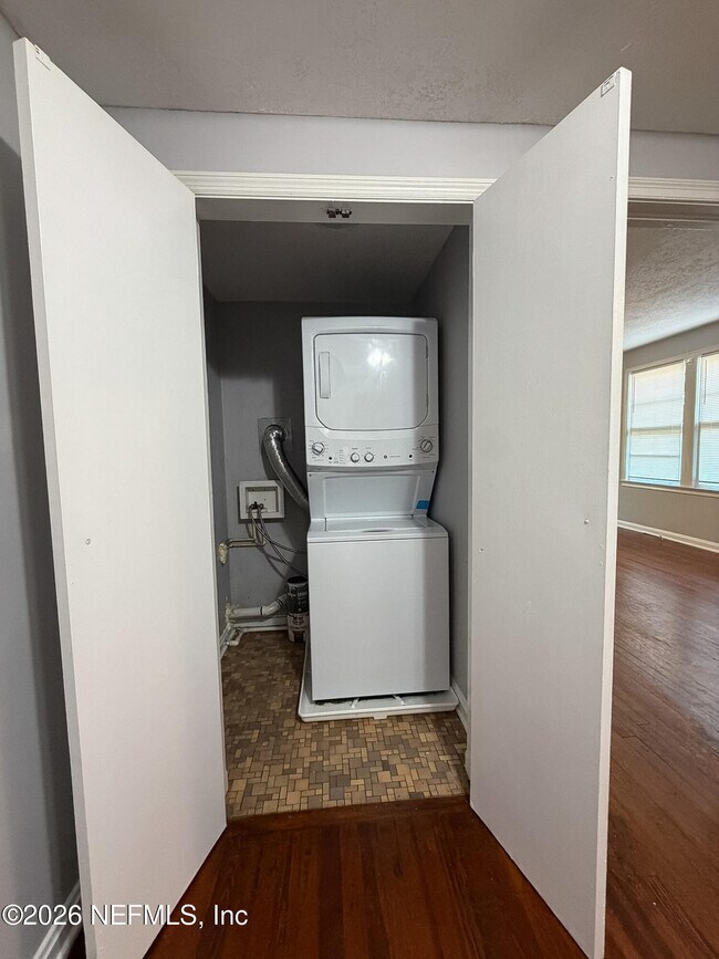 Foto del edificio - 2575 Myra St