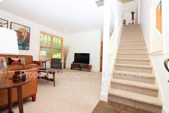 Foto del edificio - 577 W Jefferson Ave