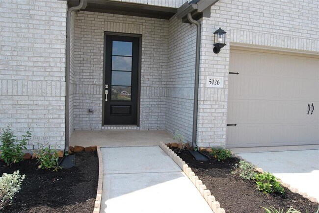 Foto del edificio - 5026 Lime Mdw Ln