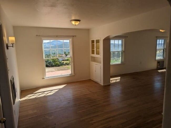Building Photo - 23 Acre Hilltop Retreat with Breathtaking Mountain Views!!