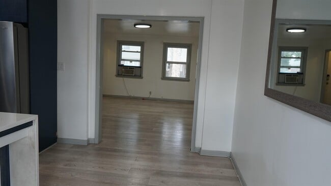 Foto del edificio - 323 Stevens Ave