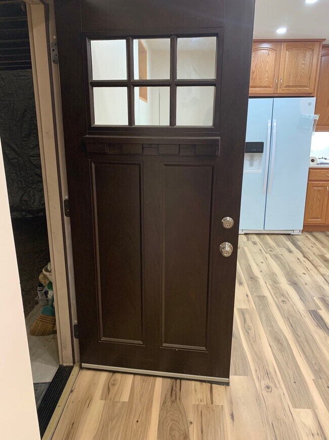 Foto del edificio - 52 Schoolhouse Rd