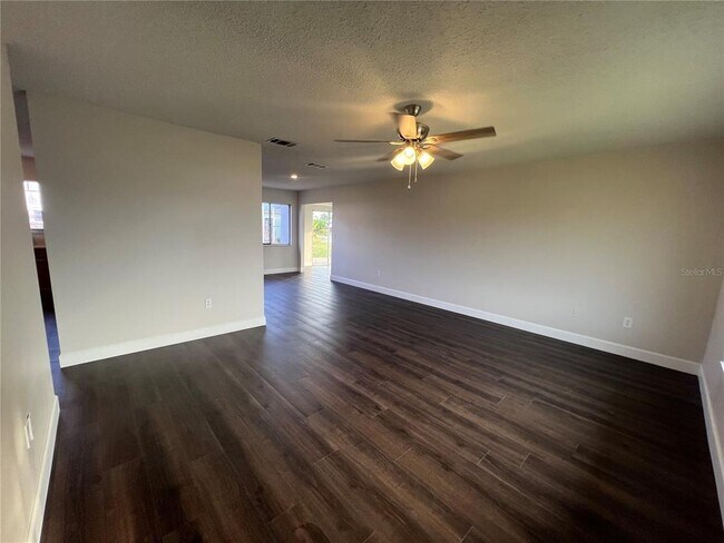 Building Photo - 166 Oldenburgh Ct NE