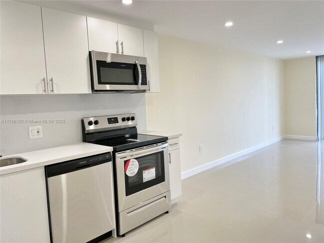 Foto del edificio - 16851 NE 23rd Ave