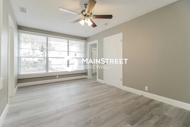 Foto del edificio - 3 Bedroom Pet-Friendly Home in DEBARY, FL ...