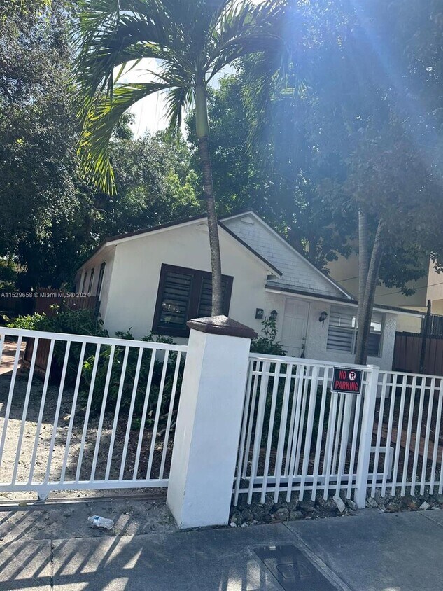 Primary Photo - 18 NW 57th St