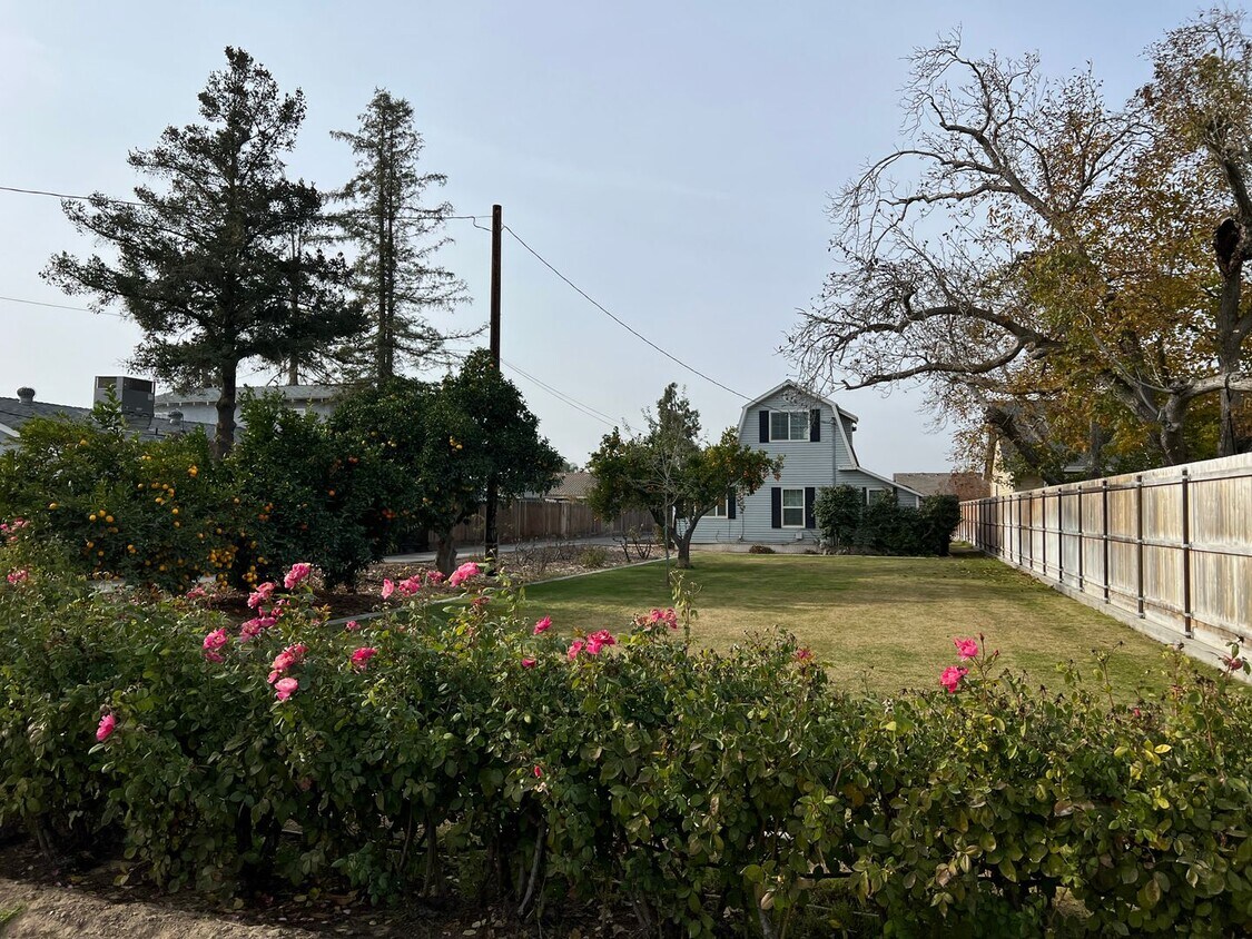 Foto principal - Nostalgic 3-bedroom Farmhouse in Hughson!