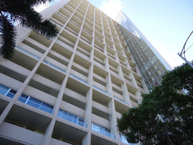 Foto del edificio - Remodeled 1 Bedroom, 1 Bath, 1 Covered Par...