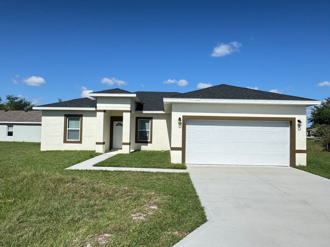 Foto principal - AWESOME 4BD/2BA Home in Beautiful Poincian...