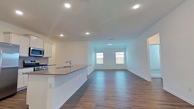Building Photo - Cozy Kyle Home Awaits You