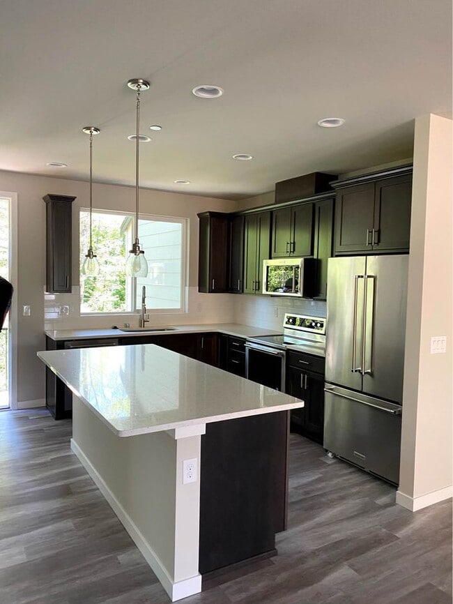 Building Photo - 13421 Admiralty Way