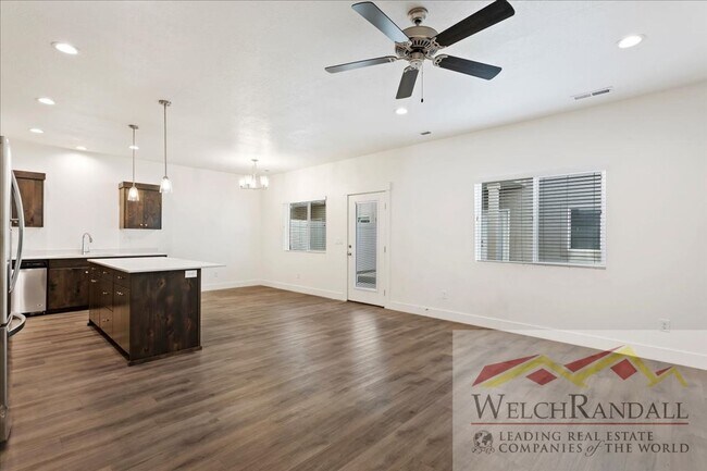 Foto del edificio - Live in Style – 3 Bed, 2.5 Bath Townhome i...