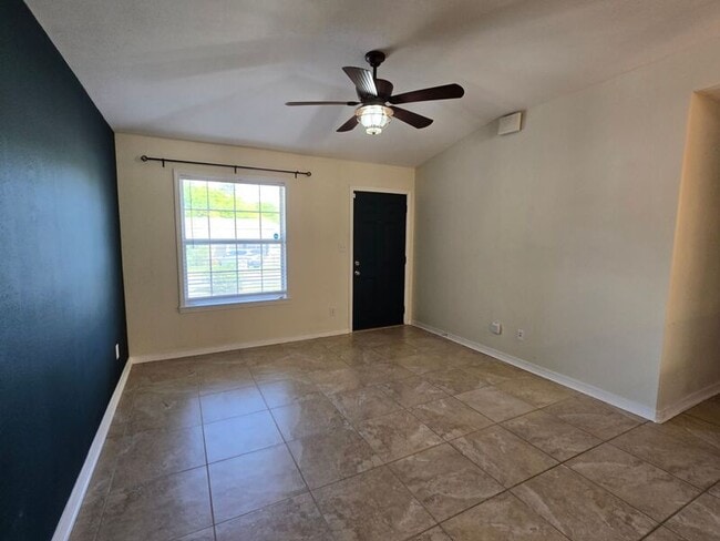 Building Photo - 6843 Old W Ln