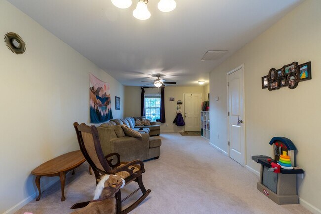 Foto del edificio - Cozy home minutes from Elon!