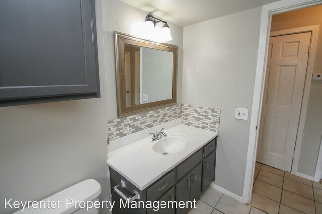 Building Photo - 2 br, 1 bath House - 1072A N Irvington Ave