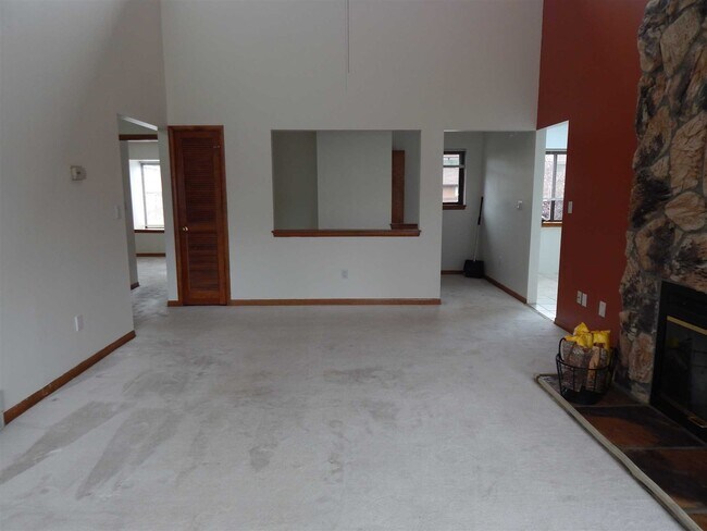 Building Photo - 122 Panorama Dr