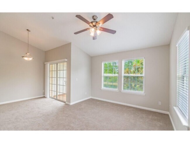Building Photo - Updated Condo in Fleming Island