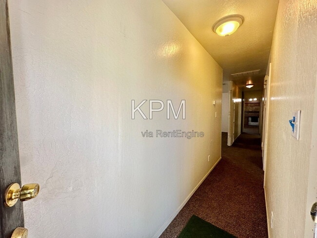 Foto del edificio - 1025 E 9th St