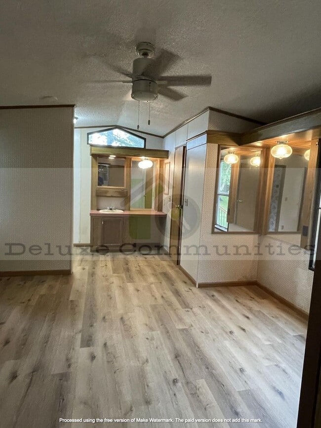 Building Photo - 2 Bedroom 2 Bath Manufactured Home