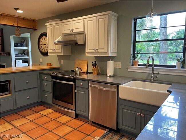 Foto del edificio - 5825 Dogwood Way