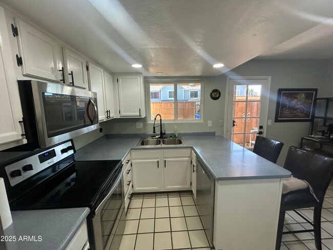 Building Photo - 9830 S 48th Way