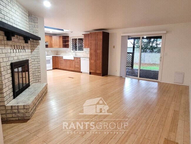 Foto del edificio - Spacious Lacey Home with Private, Wooded Backyard Setting!