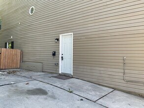 Building Photo - 270 Calder St
