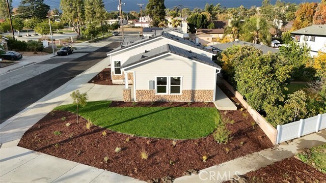 Foto del edificio - 8249 Red Hill Country Club Dr