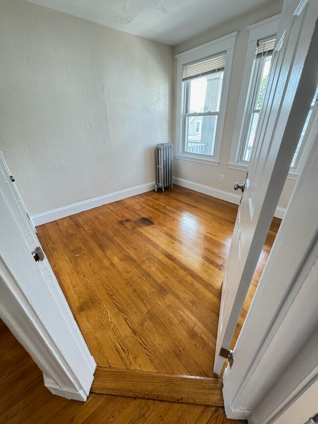 *Pictures are representative samples of the advertised unit. In some cases, the actual units you tou - 44 Atkins St