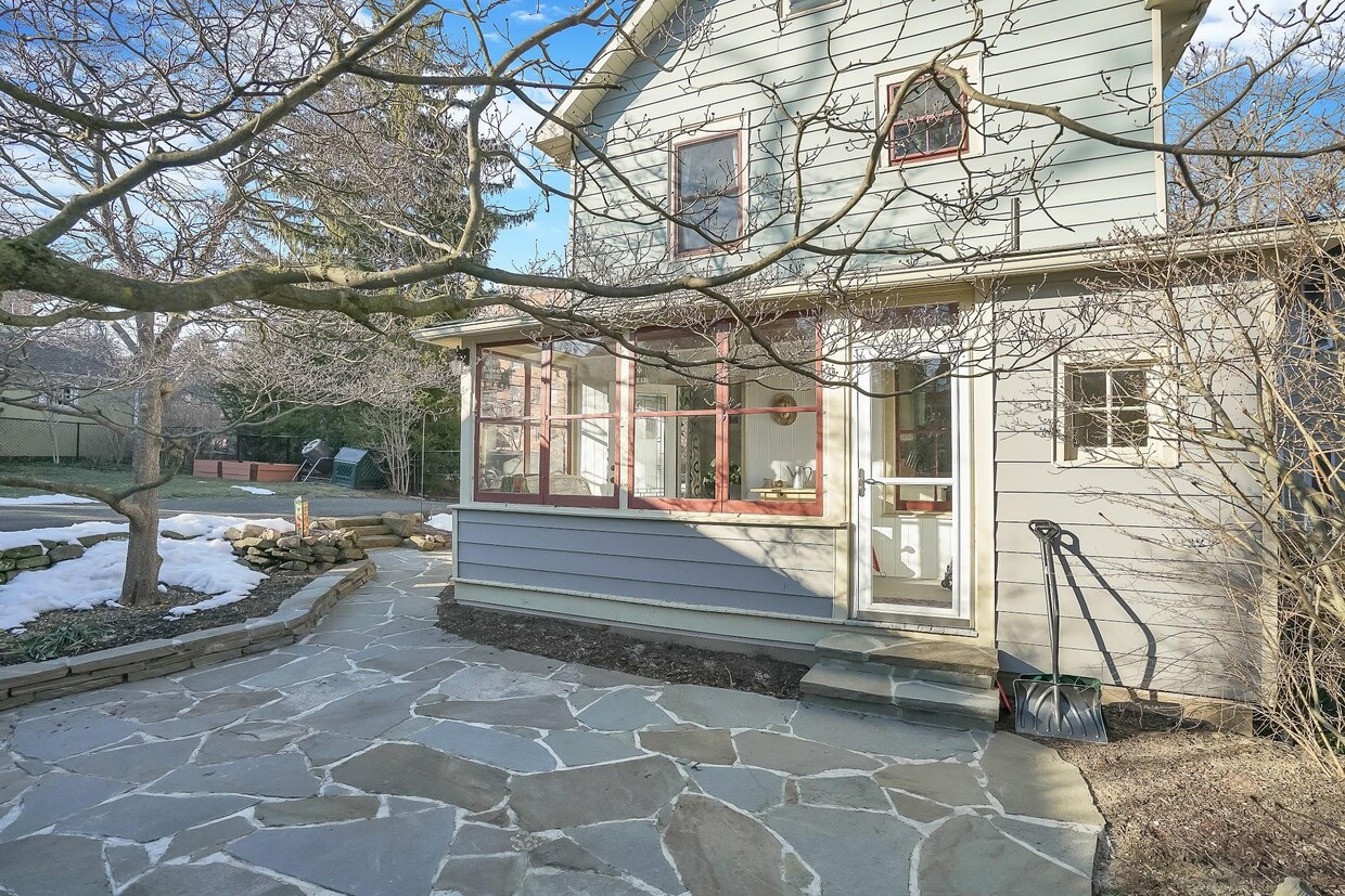Primary Photo - 37 4th Ave
