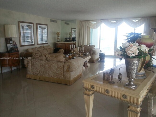 Building Photo - 16400 Collins Ave