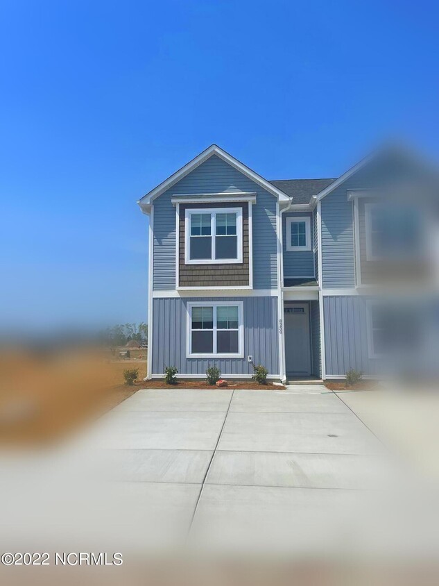 8250 Paramount Point, Winnabow, NC 28479 Townhome Rentals in Winnabow