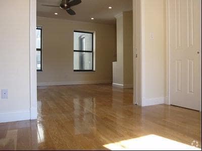 Building Photo - 314 E 106th St