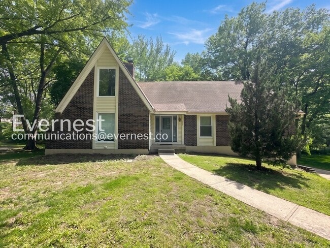 Building Photo - Limited Time Special Offer / 4-Bed/ 2-Bath/ Pet-Friendly! /Spacious 4 Bed, 2 Bath Home with Attac...