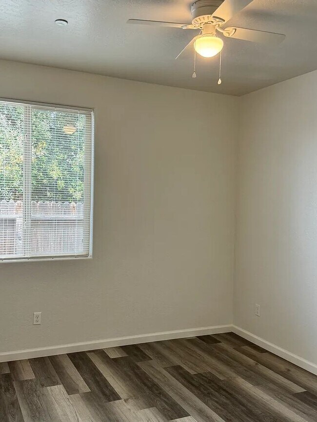 Foto del edificio - Beautiful Home! Move in ready!