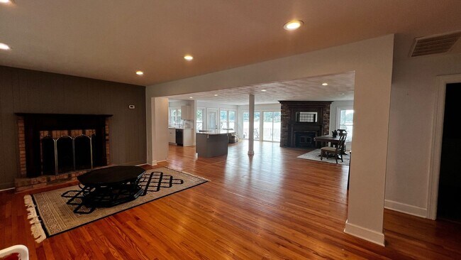 Foto del edificio - 3813 Bruce Rd