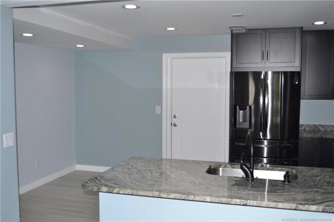 Foto del edificio - 3489 NE Linda Dr