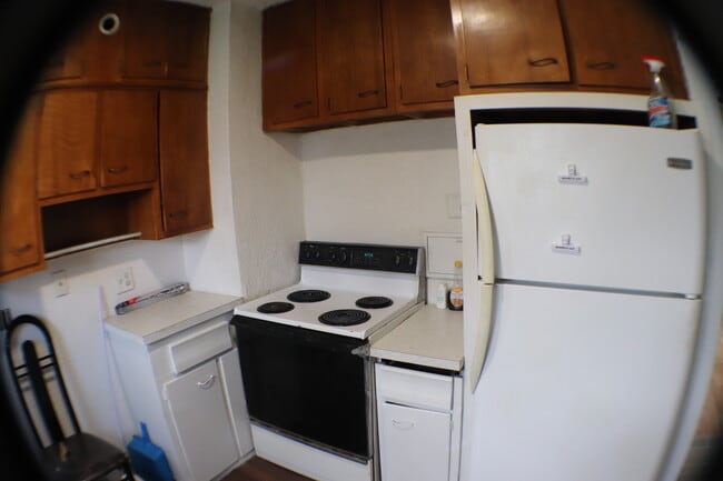 Stove - 2118 Delence St