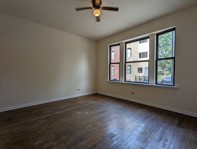 Building Photo - 3147 W Medill Ave