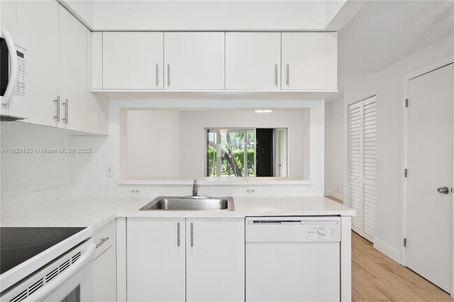 Building Photo - 31 Whitehead Cir